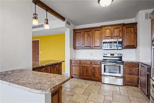 333 W meyer Boulevard 1215, Kansas City, MO 64113