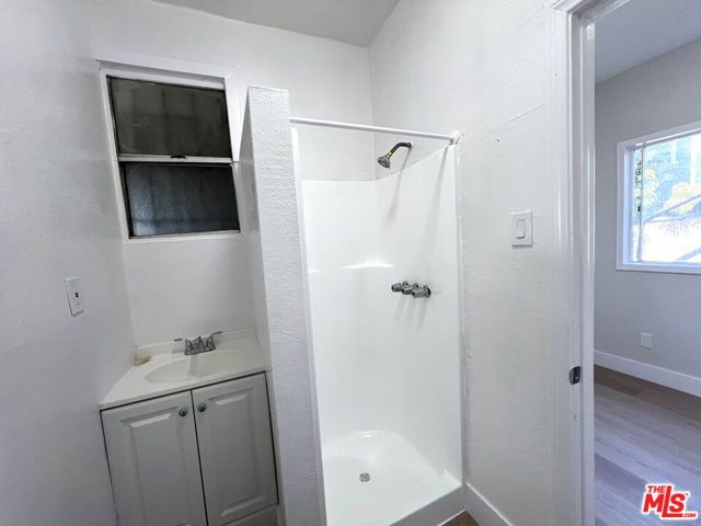 345 W 45th Street 4, Los Angeles, CA 90037