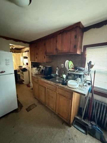 20 Conklin St, Springfield, MA 01109