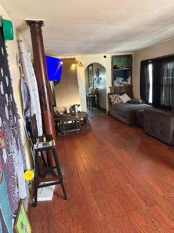 20 Conklin St, Springfield, MA 01109