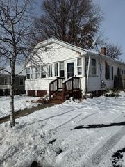20 Conklin St, Springfield, MA 01109