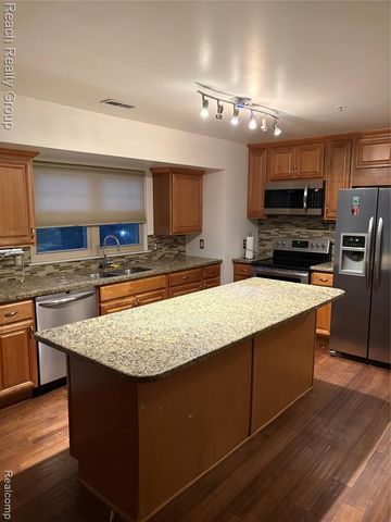 2566 Woodward Avenue, Detroit, MI 48201