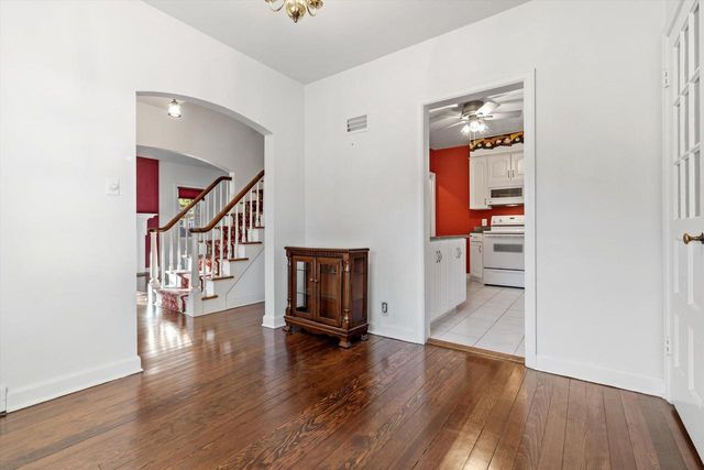 4430 W Manitoba STREET, Milwaukee, WI 53219