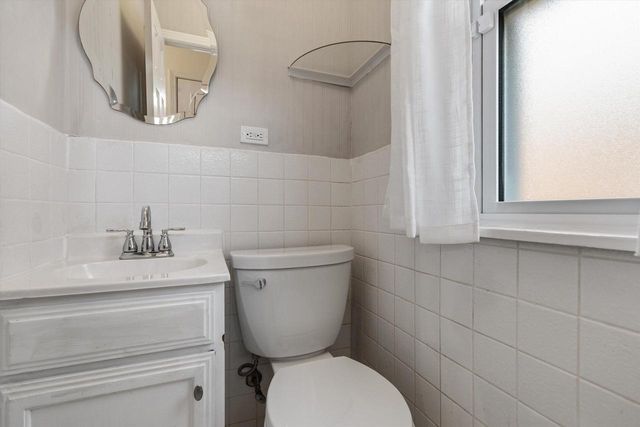 4430 W Manitoba STREET, Milwaukee, WI 53219