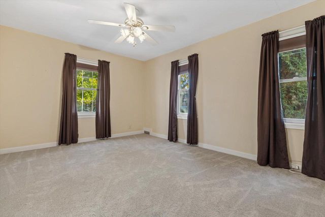 4430 W Manitoba STREET, Milwaukee, WI 53219