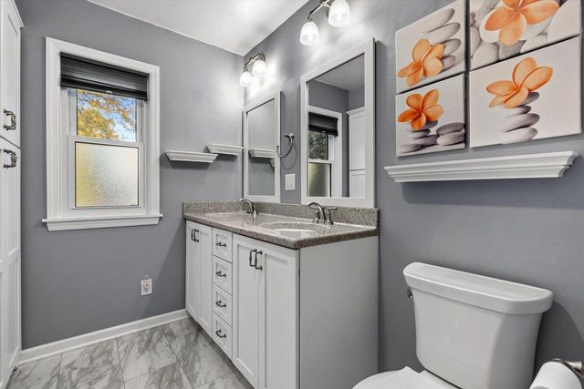 4430 W Manitoba STREET, Milwaukee, WI 53219