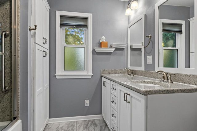 4430 W Manitoba STREET, Milwaukee, WI 53219
