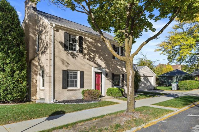 4430 W Manitoba STREET, Milwaukee, WI 53219