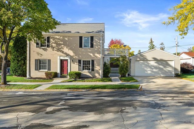 4430 W Manitoba STREET, Milwaukee, WI 53219