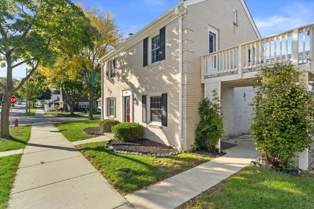 4430 W Manitoba STREET, Milwaukee, WI 53219