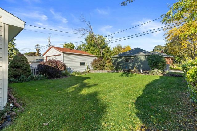 4430 W Manitoba STREET, Milwaukee, WI 53219