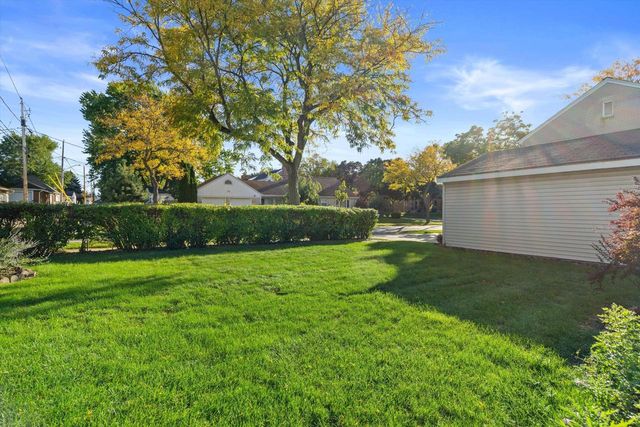 4430 W Manitoba STREET, Milwaukee, WI 53219