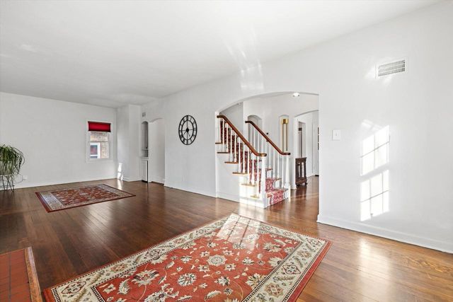 4430 W Manitoba STREET, Milwaukee, WI 53219