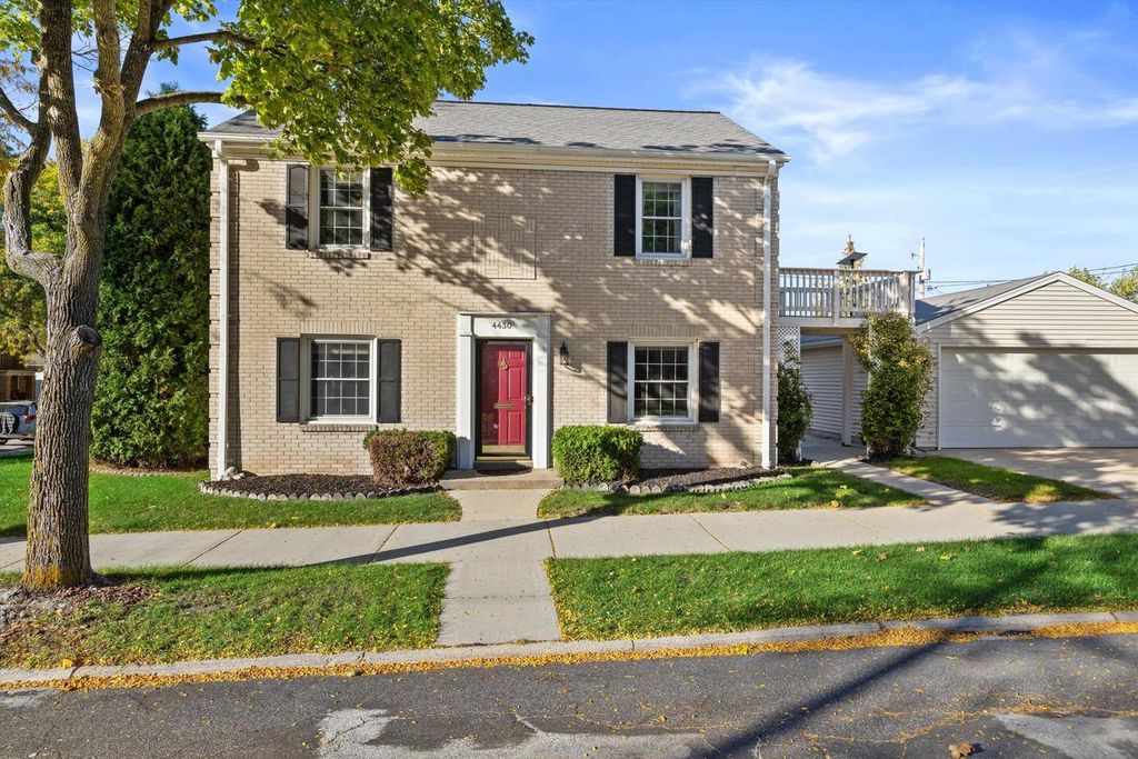 4430 W Manitoba STREET, Milwaukee, WI 53219