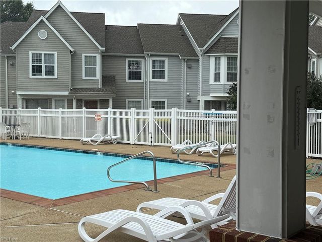 1041 Pebblewood DR, Virginia Beach, VA 23464
