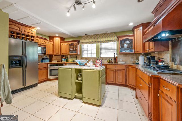 476 S Susan Creek Drive, Stone Mountain, GA 30083