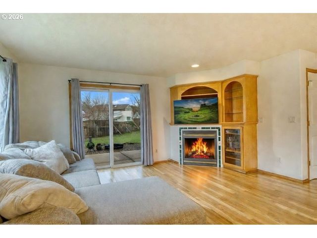 34672 CASCADE St, St Helens, OR 97051