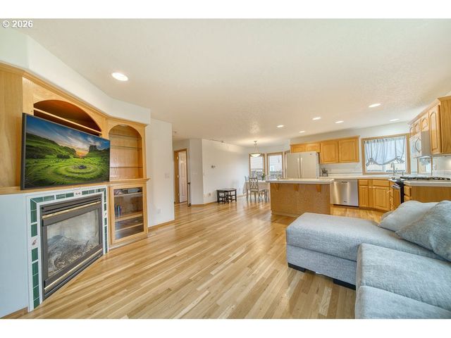 34672 CASCADE St, St Helens, OR 97051