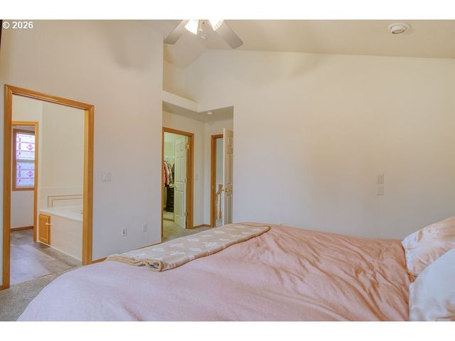 34672 CASCADE St, St Helens, OR 97051