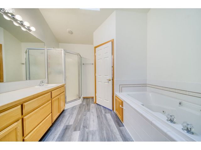 34672 CASCADE St, St Helens, OR 97051