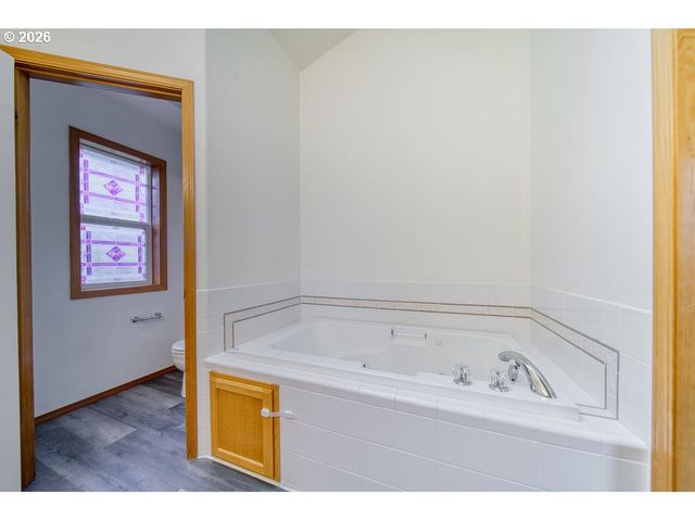 34672 CASCADE St, St Helens, OR 97051