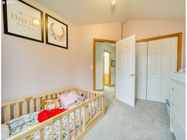 34672 CASCADE St, St Helens, OR 97051