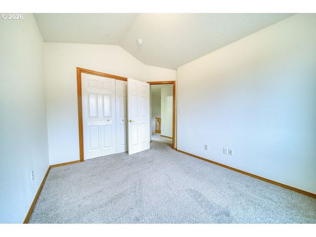 34672 CASCADE St, St Helens, OR 97051