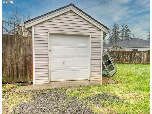 34672 CASCADE St, St Helens, OR 97051