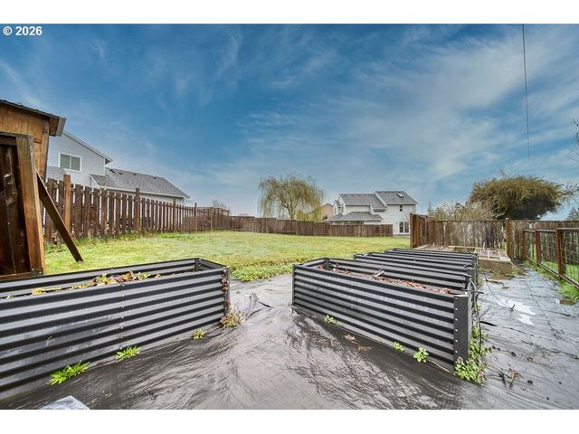 34672 CASCADE St, St Helens, OR 97051