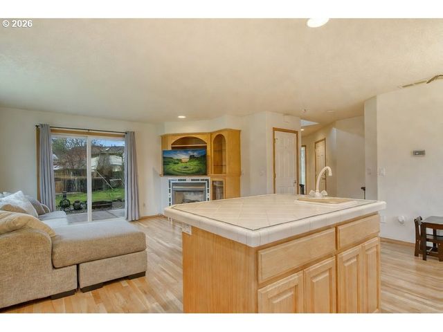 34672 CASCADE St, St Helens, OR 97051