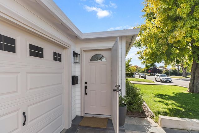 5331 Standish Rd, Sacramento, CA 95820