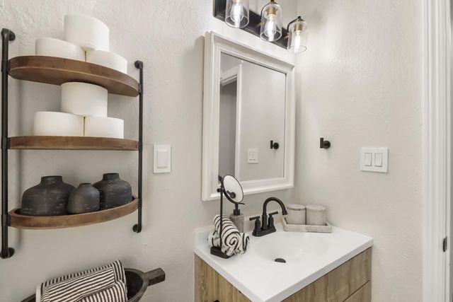 5331 Standish Rd, Sacramento, CA 95820