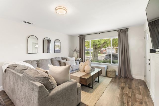 5331 Standish Rd, Sacramento, CA 95820