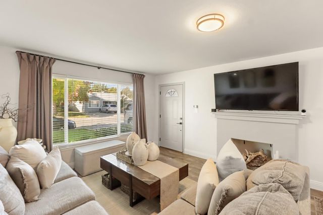 5331 Standish Rd, Sacramento, CA 95820