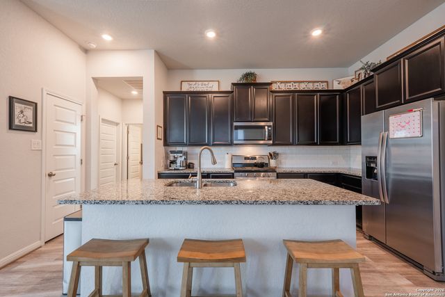 4911 Ranahan Pass, St Hedwig, TX 78152