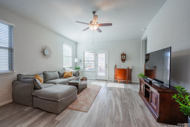 4911 Ranahan Pass, St Hedwig, TX 78152