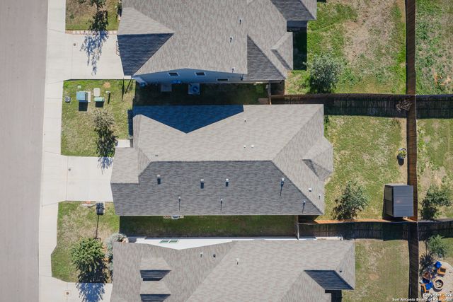 4911 Ranahan Pass, St Hedwig, TX 78152