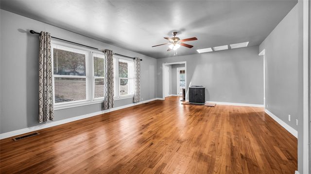 1528 W Day Street, Denison, TX 75020