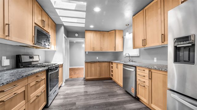 1528 W Day Street, Denison, TX 75020