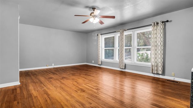 1528 W Day Street, Denison, TX 75020