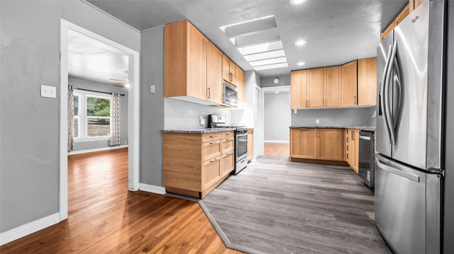 1528 W Day Street, Denison, TX 75020