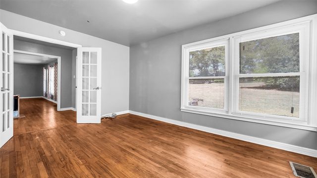 1528 W Day Street, Denison, TX 75020