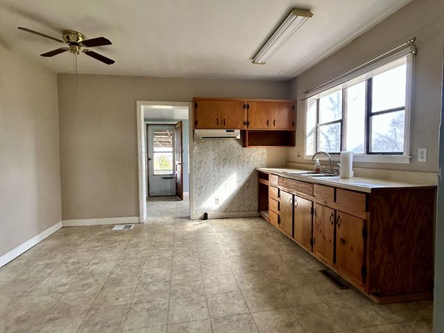 3754 Aedc Rd, Winchester, TN 37398