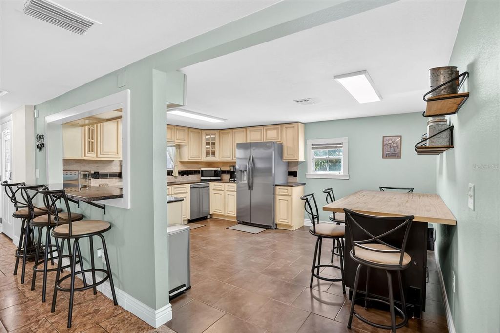 Image 11 of property listing at 619 GATLIN AVENUE, Orlando, FL 32806