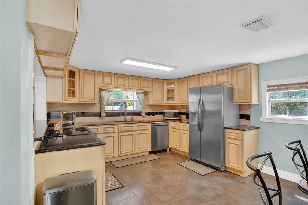 Image 12 of property listing at 619 GATLIN AVENUE, Orlando, FL 32806