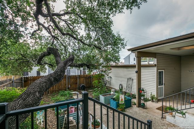 6500 Honey HL, San Antonio, TX 78229