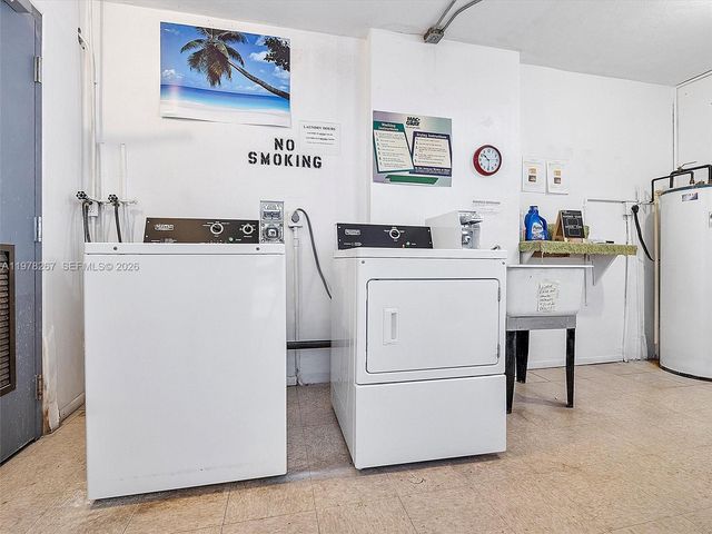 2050 NE 39th St W212, Lighthouse Point, FL 33064