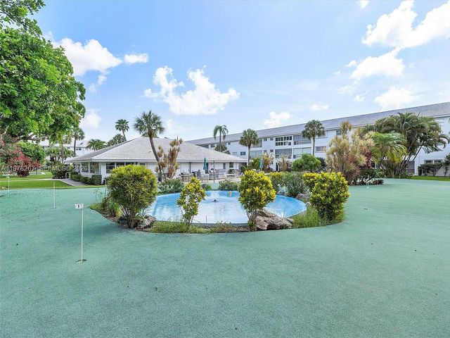 2050 NE 39th St W212, Lighthouse Point, FL 33064