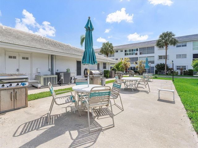 2050 NE 39th St W212, Lighthouse Point, FL 33064