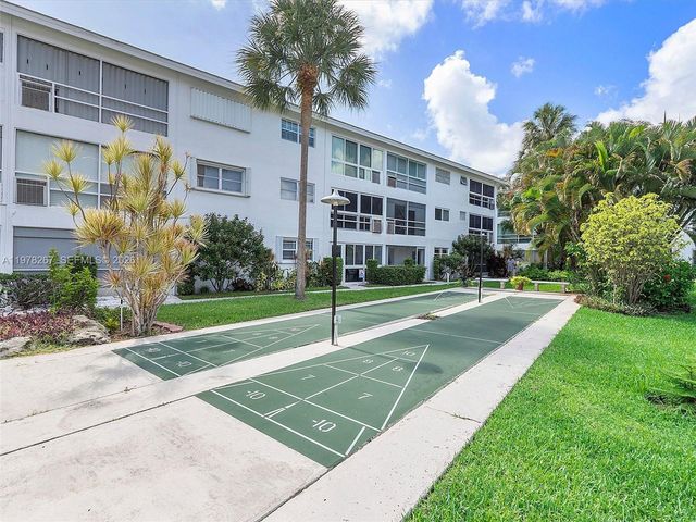 2050 NE 39th St W212, Lighthouse Point, FL 33064